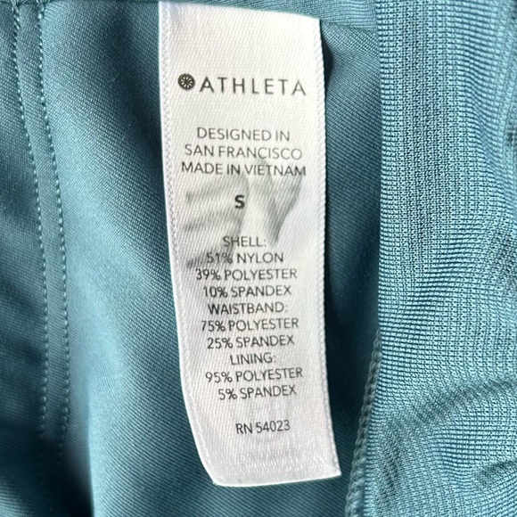 Athleta Small 3.5” Blue Run With It Textured Pull On Lined Shorts - Picture 5 of 5